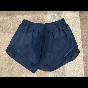Lululemon Hotty Hot Low Rise Short 4inch - navy